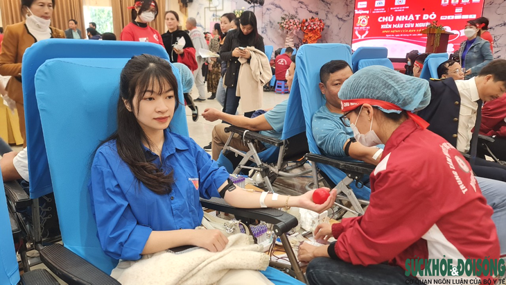 Hơn 1600 đơn vị máu thu được trong ngày hội "Chủ nhật đỏ" ở Nghệ An - Ảnh 5. Hơn 1600 đơn vị máu thu được trong ngày hội "Chủ nhật đỏ" ở Nghệ An - Ảnh 5.