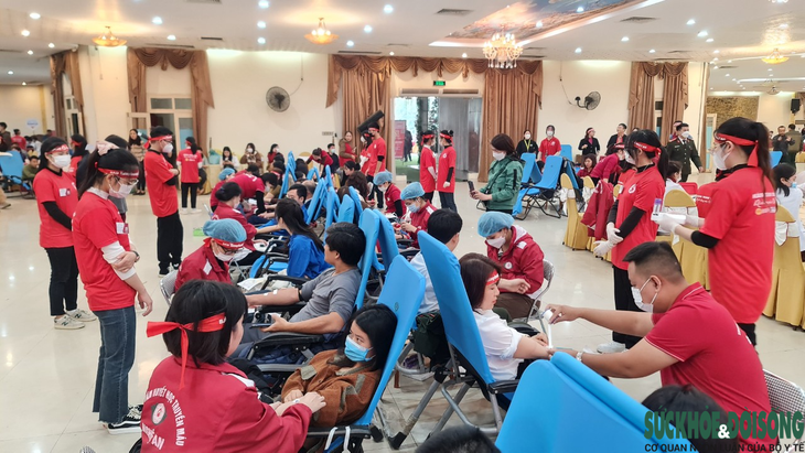 Hơn 1600 đơn vị máu thu được trong ngày hội "Chủ nhật đỏ" ở Nghệ An - Ảnh 7. Hơn 1600 đơn vị máu thu được trong ngày hội "Chủ nhật đỏ" ở Nghệ An - Ảnh 7.