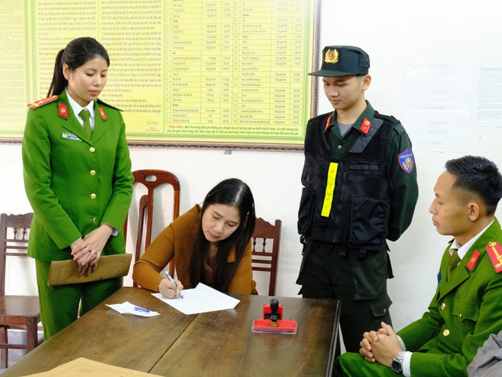 Nữ quái "cõng" 2 tiến án bị bắt vì tàng trữ 2600 viên ma túy - Ảnh 1. Nữ quái "cõng" 2 tiến án bị bắt vì tàng trữ 2600 viên ma túy - Ảnh 1.