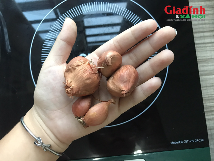 Sinh viên năm nhất mua 3 củ hành giá 5.000 đồng, 4 cây cải thìa giá 14.000 đồng và những chuyện 'dở khóc dở cười' khi đi chợ ở Hà Nội - Ảnh 2. Sinh viên năm nhất mua 3 củ hành giá 5.000 đồng, 4 cây cải thìa giá 14.000 đồng và những chuyện 'dở khóc dở cười' khi đi chợ ở Hà Nội - Ảnh 2.