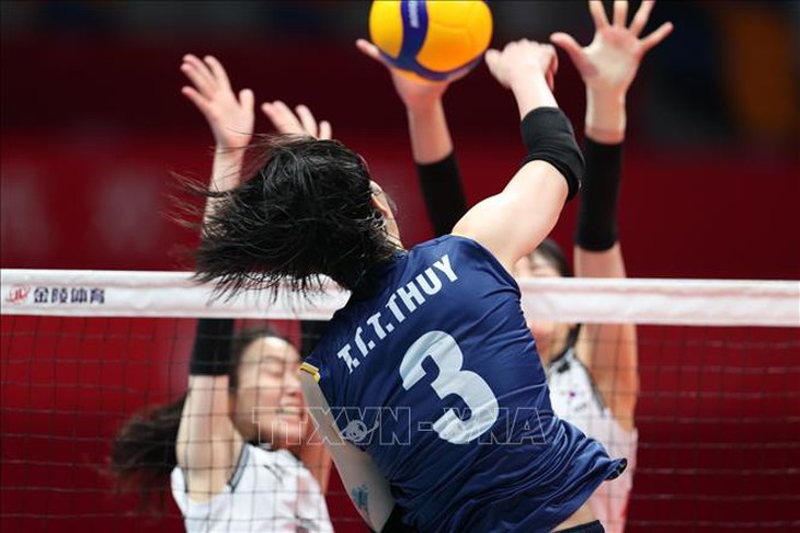 ASIAD 2023: Bóng chuyền nữ Việt Nam lội ngược dòng, thắng nghẹt thở Hàn Quốc - Ảnh 1.