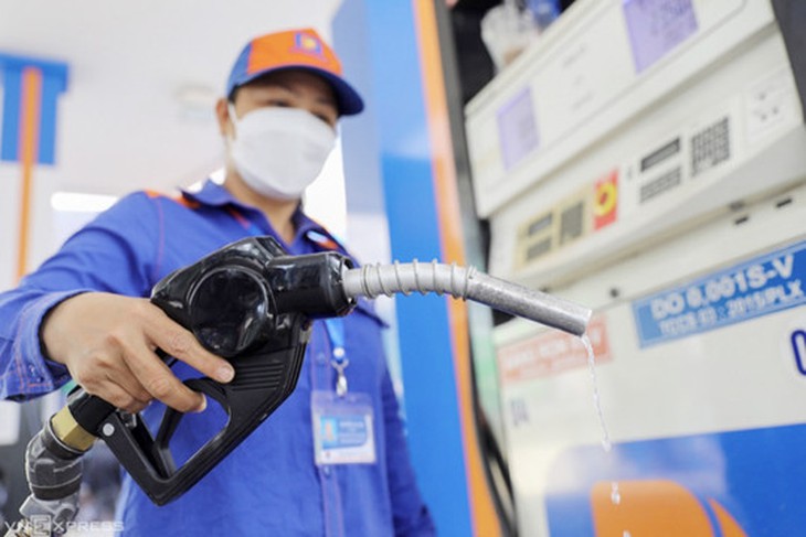 Lùi ngày điều chỉnh, giá xăng được dự báo giảm mạnh - Ảnh 1.