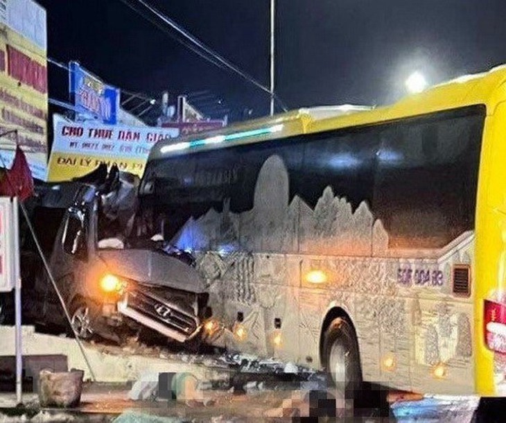Kiểm tra Nhà xe Thành Bưởi sau vụ tai nạn nghiêm trọng ở Đồng Nai - Ảnh 1. Kiểm tra Nhà xe Thành Bưởi sau vụ tai nạn nghiêm trọng ở Đồng Nai - Ảnh 1.
