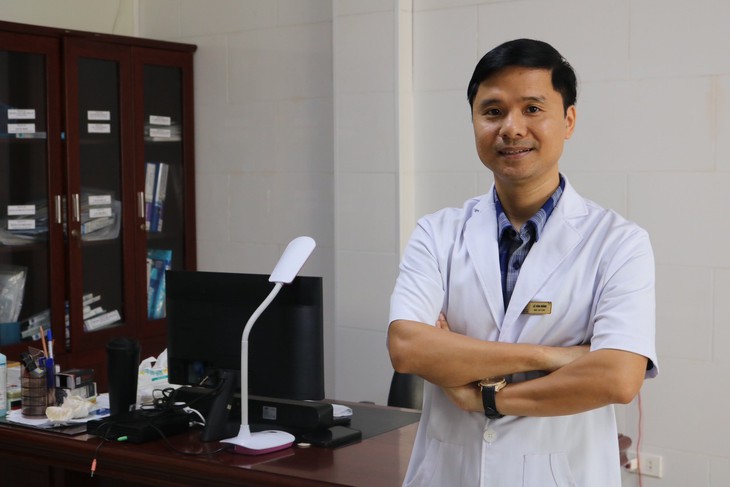 Người bác sĩ thấu hiểu tâm lý bệnh nhân! - Ảnh 1.