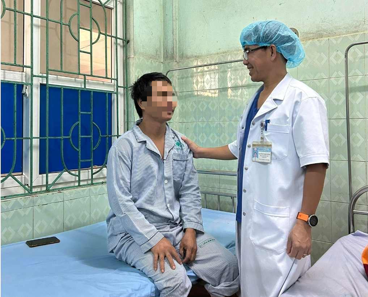 Đang làm rẫy, người đàn ông trúng 'đạn lạc' xuyên ngực   - Ảnh 3.