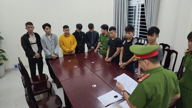 Bắt nhóm giang hồ nhí náo loạn đường phố, nổ súng trong đêm - Ảnh 1.