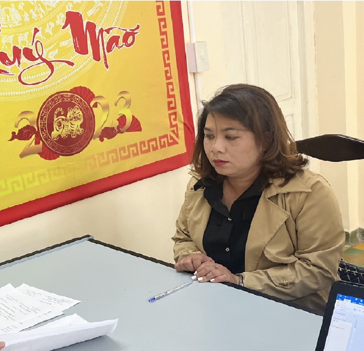 Người phụ nữ làm giả giấy ủy quyền của mẹ ruột để lừa đảo đồng nghiệp - Ảnh 2.
