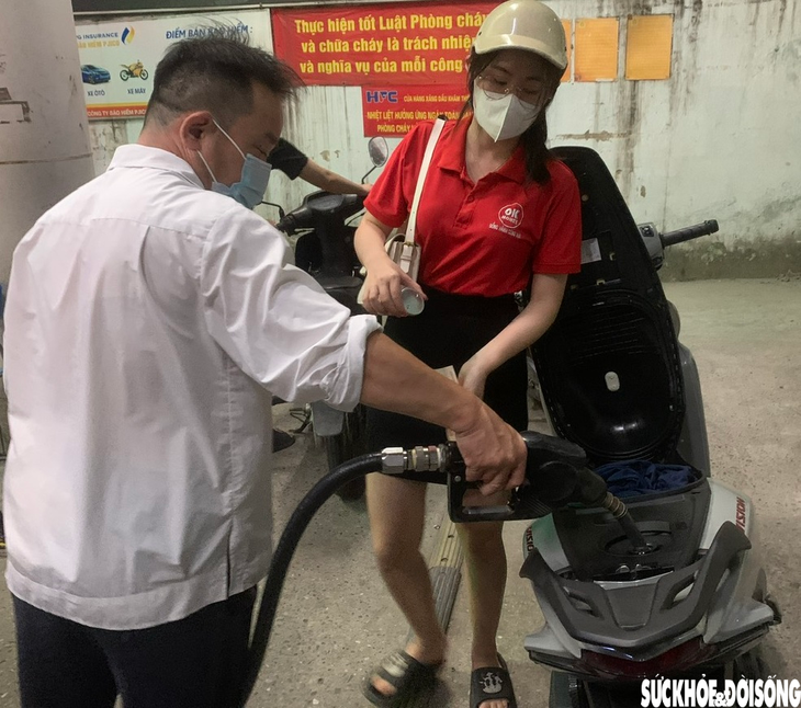 Giá xăng dầu hôm nay (11/10) giảm mạnh, xuống dưới ngưỡng 23 nghìn đồng/lít - Ảnh 1. Giá xăng dầu hôm nay (11/10) giảm mạnh, xuống dưới ngưỡng 23 nghìn đồng/lít - Ảnh 1.