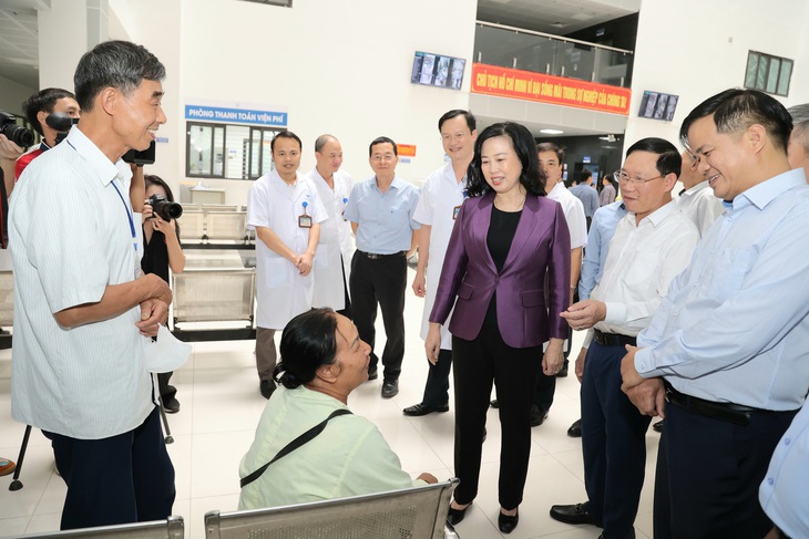 Bộ trưởng Đào Hồng Lan làm việc tại BVĐK tỉnh Bắc Giang - Ảnh 1. Bộ trưởng Đào Hồng Lan làm việc tại BVĐK tỉnh Bắc Giang - Ảnh 1.