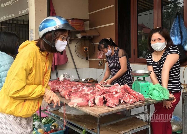 Nhiều trang trại phải bán lợn hơi dưới 50.000 đồng/kg, người nuôi lỗ nặng - Ảnh 1.