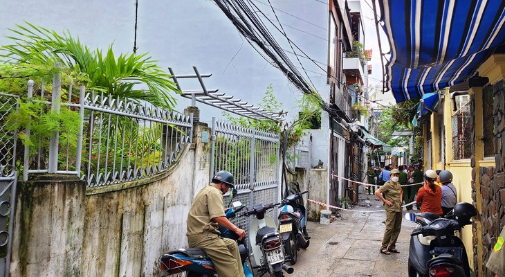 Cháy nhà trong hẻm ở Đà Nẵng: Hai cháu bé tử vong - Ảnh 1. Cháy nhà trong hẻm ở Đà Nẵng: Hai cháu bé tử vong - Ảnh 1.