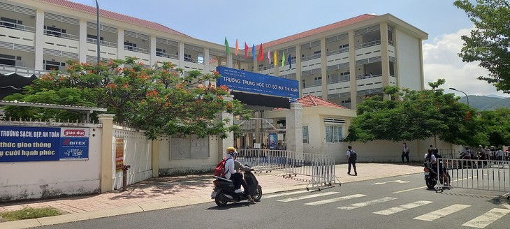 Vụ nữ sinh rơi từ tầng 8 chung cư xuống đất và tử vong, kiểm điểm giáo viên chủ nhiệm - Ảnh 2. Vụ nữ sinh rơi từ tầng 8 chung cư xuống đất và tử vong, kiểm điểm giáo viên chủ nhiệm - Ảnh 2.