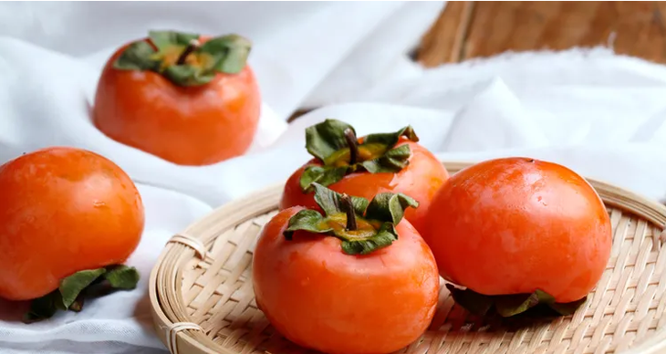 Lợi ích sức khỏe của quả hồng và những lưu ý quan trọng khi ăn hồng - Ảnh 2. Lợi ích sức khỏe của quả hồng và những lưu ý quan trọng khi ăn hồng - Ảnh 2.