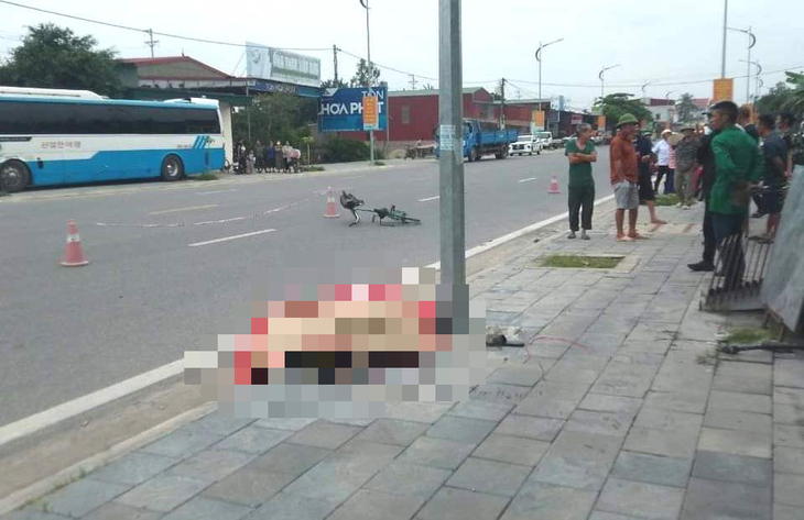 Hải Dương: Xe máy kẹp 3 đi ngược chiều đâm vào người phụ nữ khiến nam thanh niên tử vong - Ảnh 1.