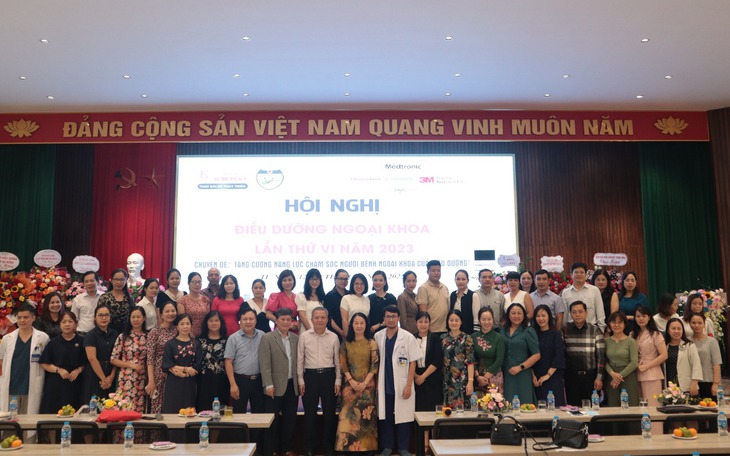 Bác sĩ giỏi "kéo" người bệnh đến bệnh viện, điều dưỡng là người "giữ chân" bệnh nhân  