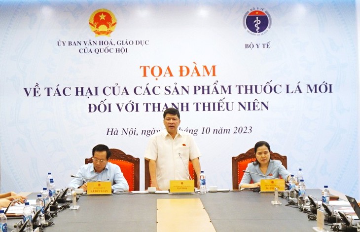 Thuốc lá điện tử, nung nóng dễ tiếp cận, hương vị hấp dẫn: Hiểm hoạ sức khoẻ giới trẻ - Ảnh 1.