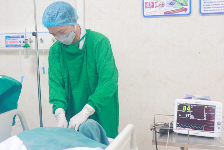 Người đàn ông sốc nhiễm khuẩn, kèm suy tim được cứu sống trong gang tấc - Ảnh 1.