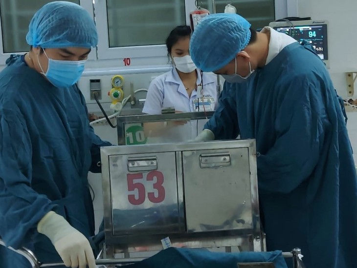 Thay máu toàn phần cứu trẻ sơ sinh 5 ngày tuổi - Ảnh 1. Thay máu toàn phần cứu trẻ sơ sinh 5 ngày tuổi - Ảnh 1.