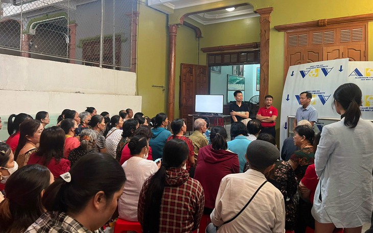 Hết đường mượn hội trường, nhóm "người lạ" len lỏi vào nhà dân để tổ chức hội thảo bán hàng