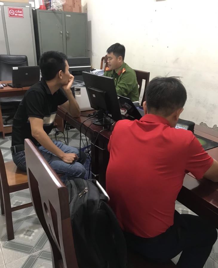 Hết đường mượn hội trường, nhóm người lạ nhảy sang mượn nhà dân để tổ chức hội thảo - Ảnh 2. Hết đường mượn hội trường, nhóm người lạ nhảy sang mượn nhà dân để tổ chức hội thảo - Ảnh 2.