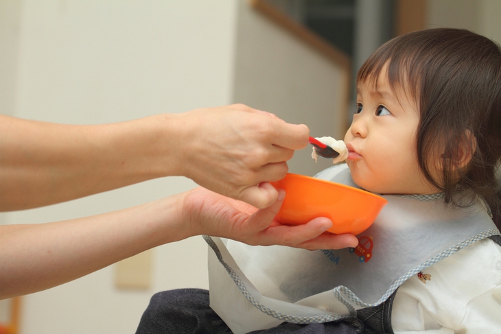 Những sai lầm bố mẹ dễ gặp phải khi cho trẻ ăn bổ sung - Ảnh 2.