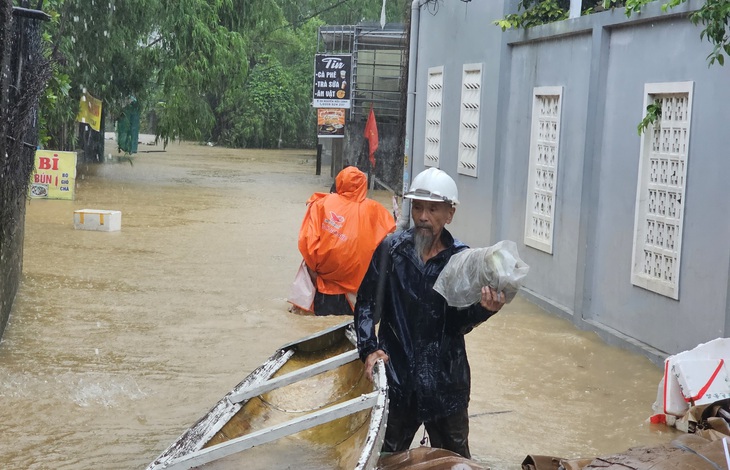 Thừa Thiên Huế rà soát sơ tán dân vùng nguy hiểm, điều tiết hồ hồ Tả Trạch đón lũ - Ảnh 1. Thừa Thiên Huế rà soát sơ tán dân vùng nguy hiểm, điều tiết hồ hồ Tả Trạch đón lũ - Ảnh 1.