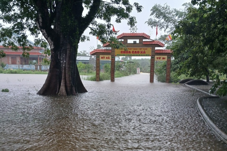 Mưa lớn, hàng nghìn học sinh ở Quảng Trị và Thừa Thiên Huế phải nghỉ học - Ảnh 4. Mưa lớn, hàng nghìn học sinh ở Quảng Trị và Thừa Thiên Huế phải nghỉ học - Ảnh 4.