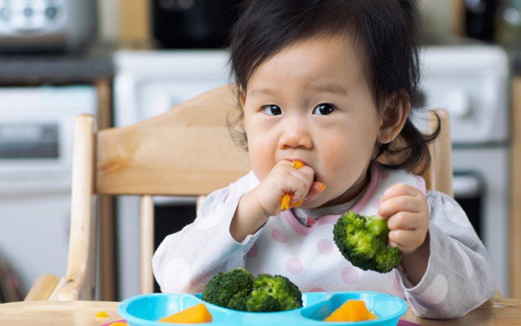 Những sai lầm bố mẹ dễ gặp phải khi cho trẻ ăn bổ sung - Ảnh 3.
