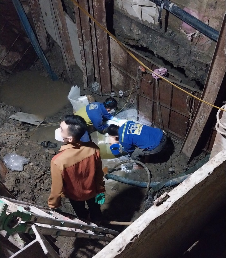 Đã khắc phục xong sự cố vỡ đường ống nước thải sau phán ảnh của báo Sức khỏe và Đời sống - Ảnh 1.