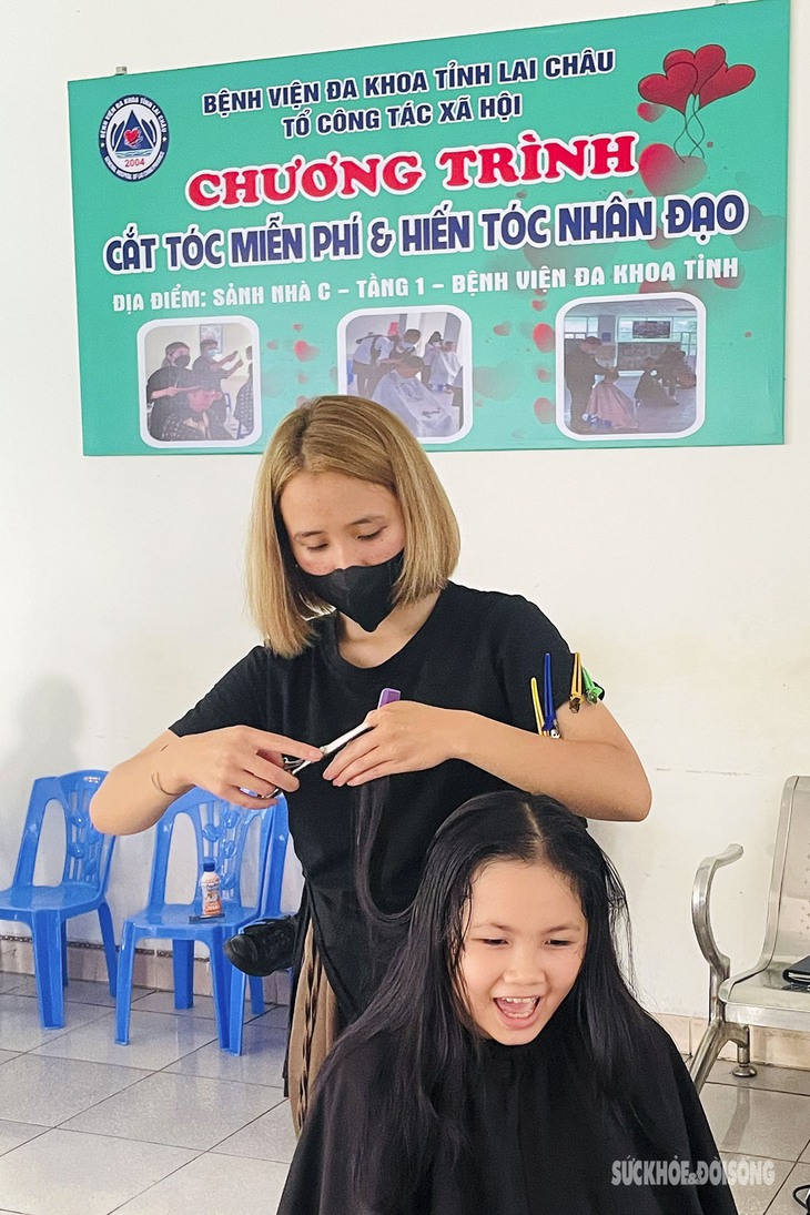 Trẻ em vùng cao hiến tóc tặng các 'chiến binh' đang điều trị ung thư ở Hà Nội - Ảnh 1. Trẻ em vùng cao hiến tóc tặng các 'chiến binh' đang điều trị ung thư ở Hà Nội - Ảnh 1.