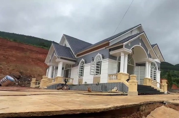 Đề xuất tỉnh Lâm Đồng công bố tình huống khẩn cấp về thiên tai tại thôn Đông Anh - Ảnh 3.