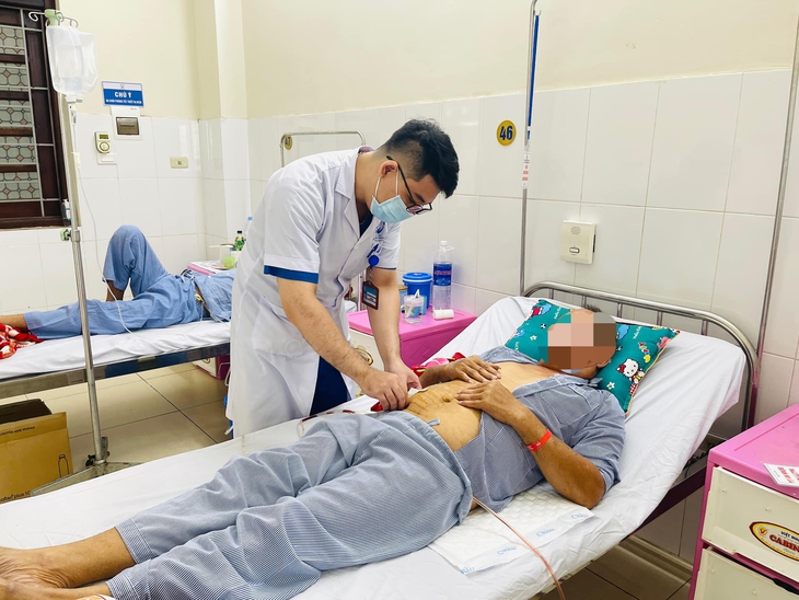 Phẫu thuật cắt bỏ khối u thận to gấp 1,5 lần quả thận cho người đàn ông 66 tuổi

 - Ảnh 3.