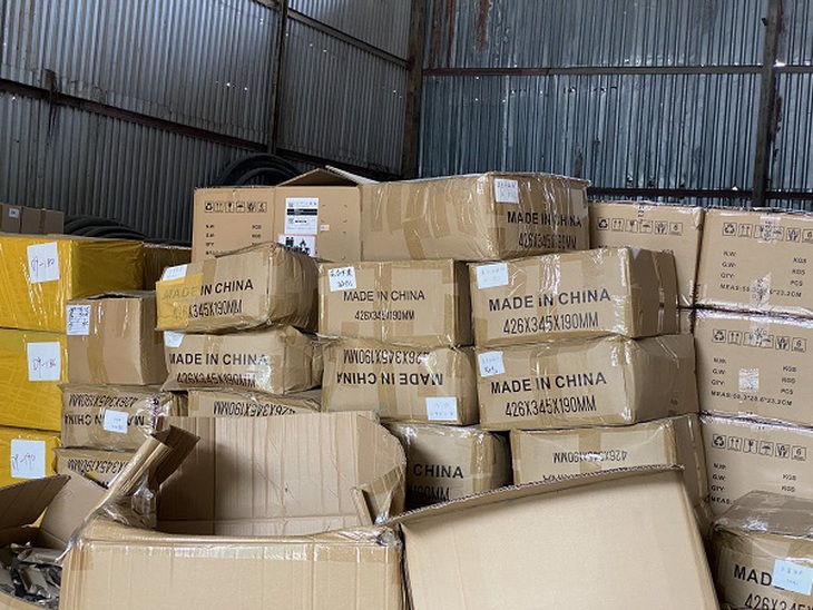 Tạm giữ số thuốc lá điện tử nhập lậu lớn nhất từ trước tới nay - Ảnh 5.