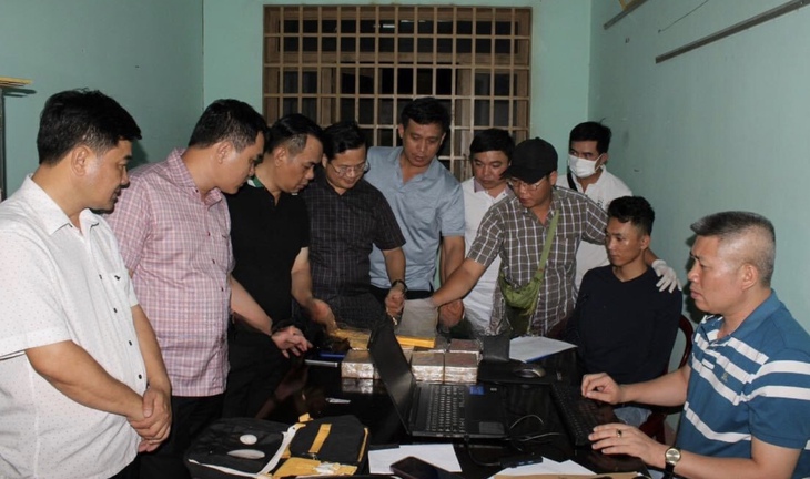 Khởi tố đối tượng vận chuyển 16 bánh heroin - Ảnh 1. Khởi tố đối tượng vận chuyển 16 bánh heroin - Ảnh 1.