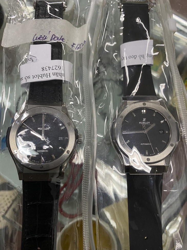 Tạm giữ 37 chiếc đồng hồ Rolex, Hublot giá trị gần 10 tỷ đồng không rõ nguồn gốc - Ảnh 2. Tạm giữ 37 chiếc đồng hồ Rolex, Hublot giá trị gần 10 tỷ đồng không rõ nguồn gốc - Ảnh 2.