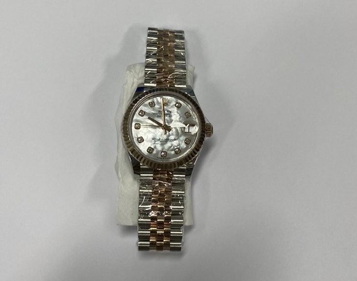 Tạm giữ 37 chiếc đồng hồ Rolex, Hublot giá trị gần 10 tỷ đồng không rõ nguồn gốc - Ảnh 3. Tạm giữ 37 chiếc đồng hồ Rolex, Hublot giá trị gần 10 tỷ đồng không rõ nguồn gốc - Ảnh 3.