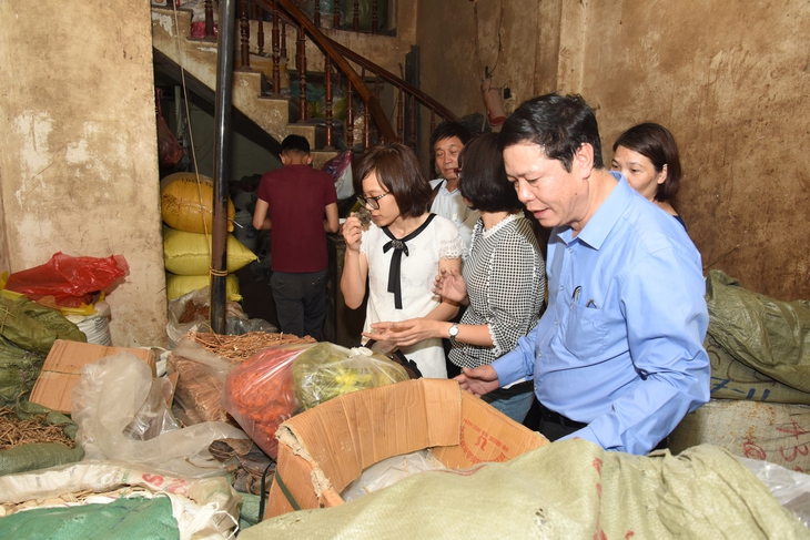 Hành nghề y dược ngoài công lập ở Nghệ An: Cần xử lý dứt điểm cơ sở không phép - Ảnh 3. Hành nghề y dược ngoài công lập ở Nghệ An: Cần xử lý dứt điểm cơ sở không phép - Ảnh 3.
