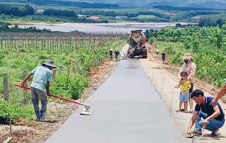 Mô hình 'thay đổi nếp nghĩ, cách làm' của đồng bào theo Chương trình MTQG 1719- Ảnh 1.