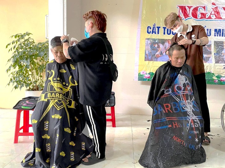 Công tác xã hội trong các cơ sở y tế Hà Tĩnh: Mang yêu thương đến với người bệnh - Ảnh 4. Công tác xã hội trong các cơ sở y tế Hà Tĩnh: Mang yêu thương đến với người bệnh - Ảnh 4.