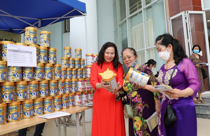 VTV và Vinamilk đưa người lớn tuổi đến những buổi hẹn cùng thanh xuân - Ảnh 5.