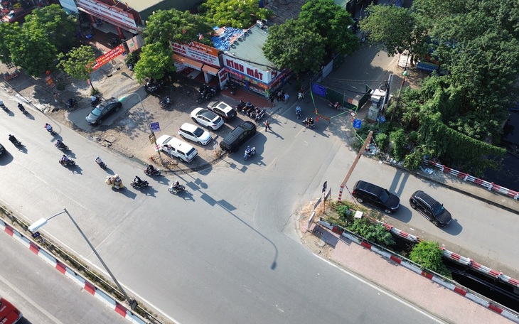 Di dời cột điện trơ khung án ngữ giữa phố sau phản ánh của báo chí
