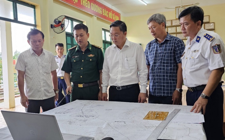Máy bay, tàu nước ngoài tham gia tìm kiếm 13 ngư dân mất tích trên biển