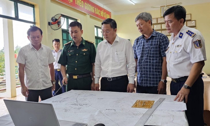 Máy bay, tàu nước ngoài tham gia tìm kiếm 13 ngư dân mất tích trên biển - Ảnh 1. Máy bay, tàu nước ngoài tham gia tìm kiếm 13 ngư dân mất tích trên biển - Ảnh 1.