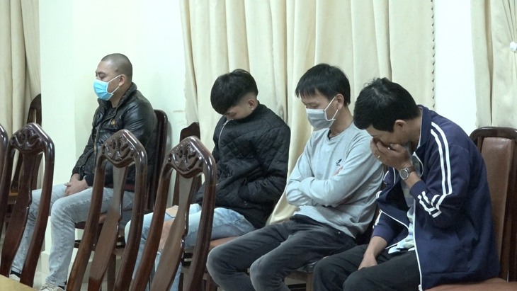 Nhiều đối tượng đánh bạc trong 1 quán cà phê ở Đà Lạt - Ảnh 2.