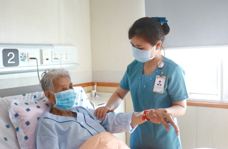 Giảm thời gian ủ bệnh làm căn cứ công bố hết dịch COVID-19 - Ảnh 1.