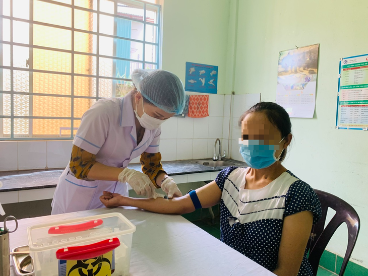 Nhiều hoạt động góp phần giảm nguy cơ lây truyền HIV từ mẹ sang con - Ảnh 1.