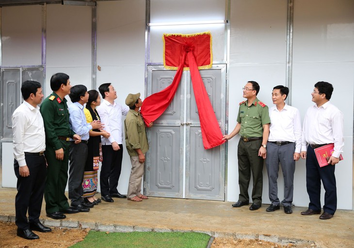 Nụ cười trong những căn nhà tình nghĩa ở vùng biên Nghệ An - Ảnh 8.