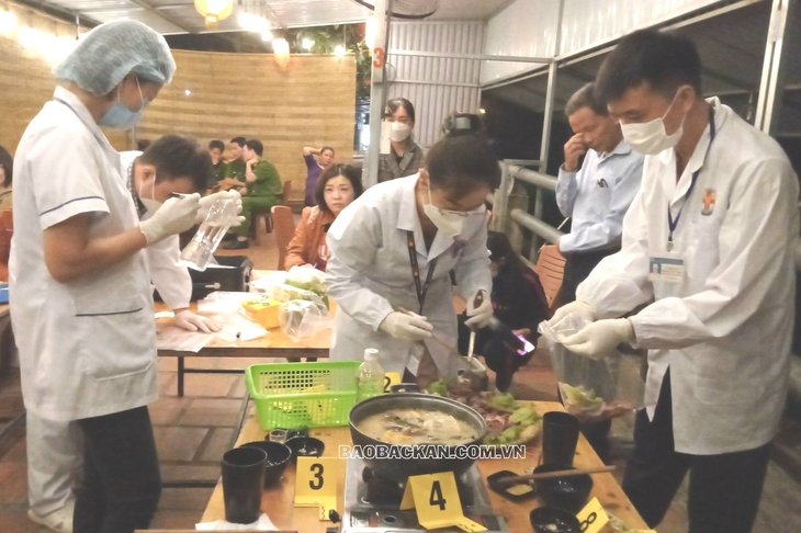 5 người nghi ngộ độc sau ăn lẩu ở Bắc Kạn, Bộ Y tế đề nghị điều tra làm rõ - Ảnh 1. 5 người nghi ngộ độc sau ăn lẩu ở Bắc Kạn, Bộ Y tế đề nghị điều tra làm rõ - Ảnh 1.