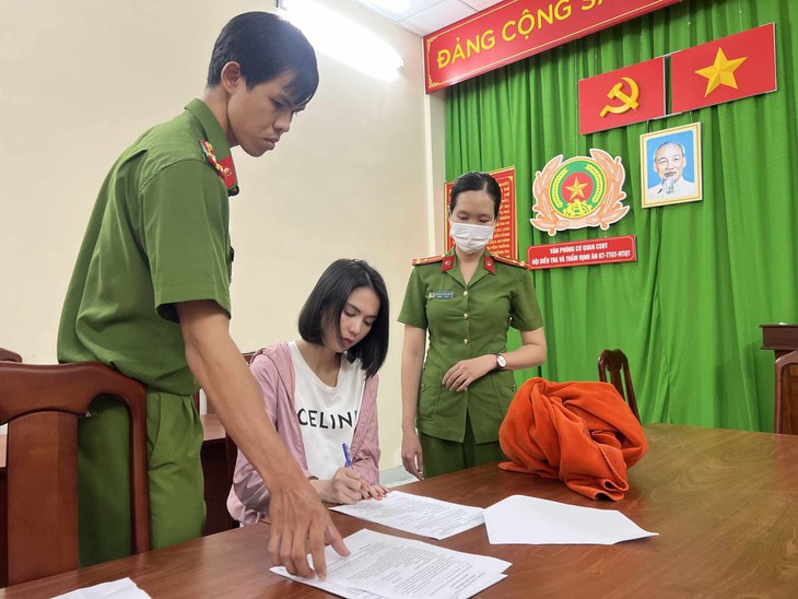 Công an TPHCM bắt tạm giam người mẫu Ngọc Trinh - Ảnh 1. Công an TPHCM bắt tạm giam người mẫu Ngọc Trinh - Ảnh 1.