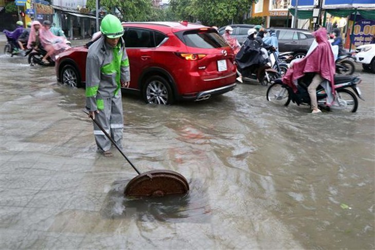 Hệ thống thoát nước chỉ đáp ứng 20-30% nhu cầu phát triển đô thị hóa - Ảnh 1.